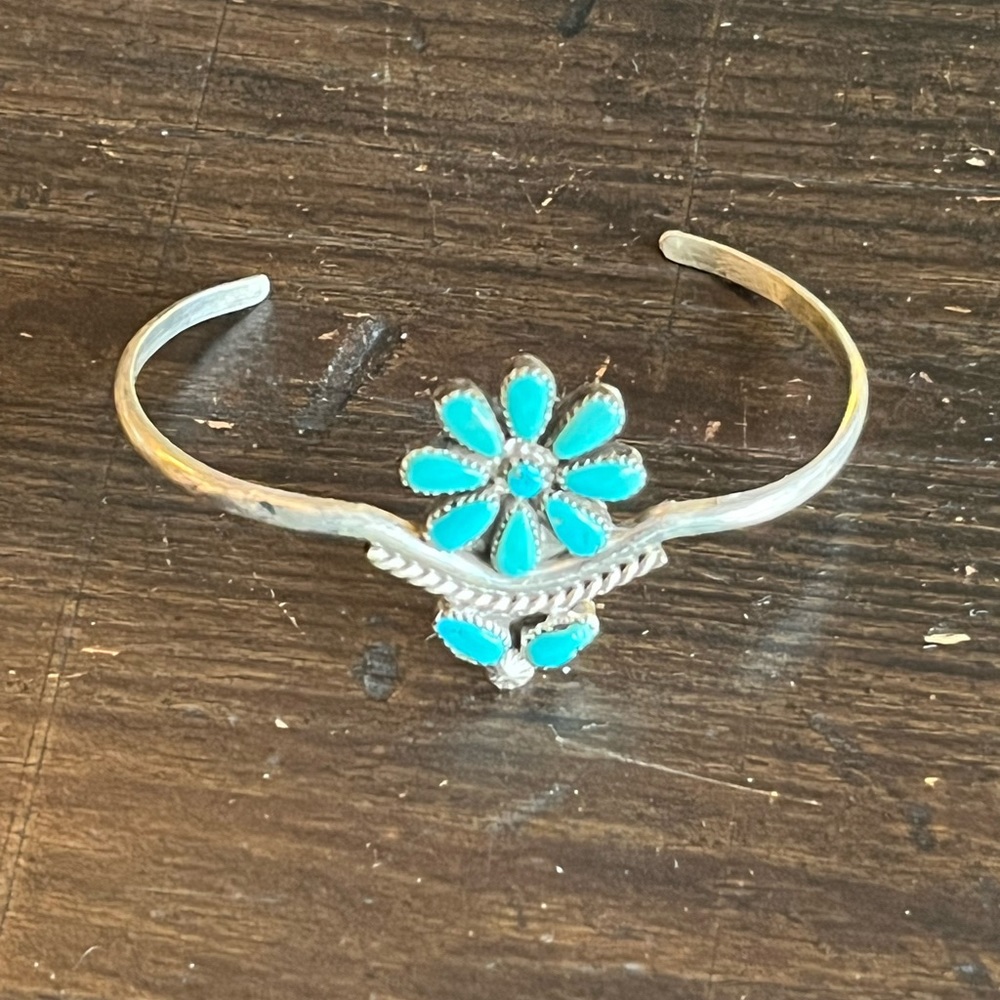 Dainty Women’s Native American Made Turquoise and Silver Bracelet.